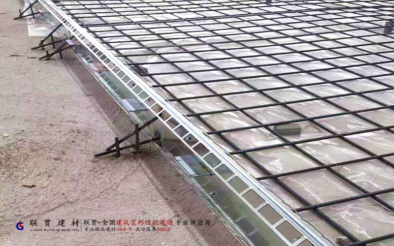 吕梁LG160-3000镀锌钢板铠装缝案例